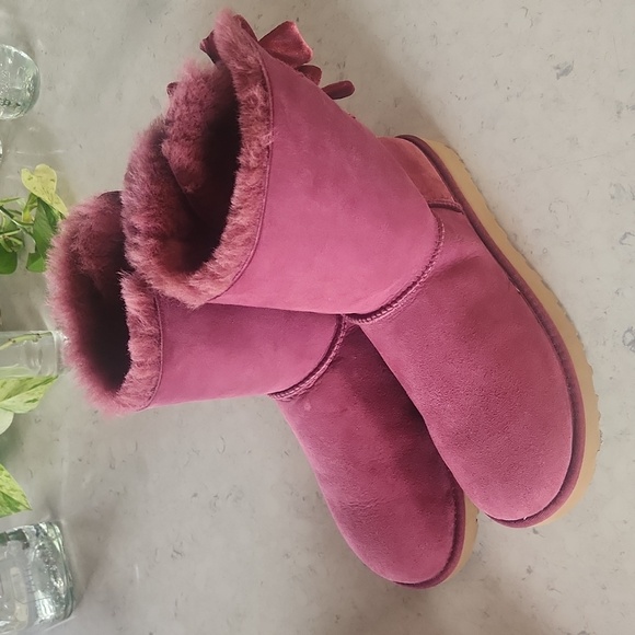 UGGS bows - Picture 2 of 8